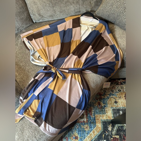 Luluroe Savannah Kaftan - Picture 3 of 7